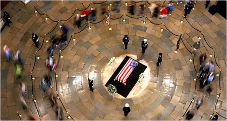 President Gerald R. Ford lies in state in the Rotunda of the U.S. Capitol, December 31, 2006. New York Times photo.